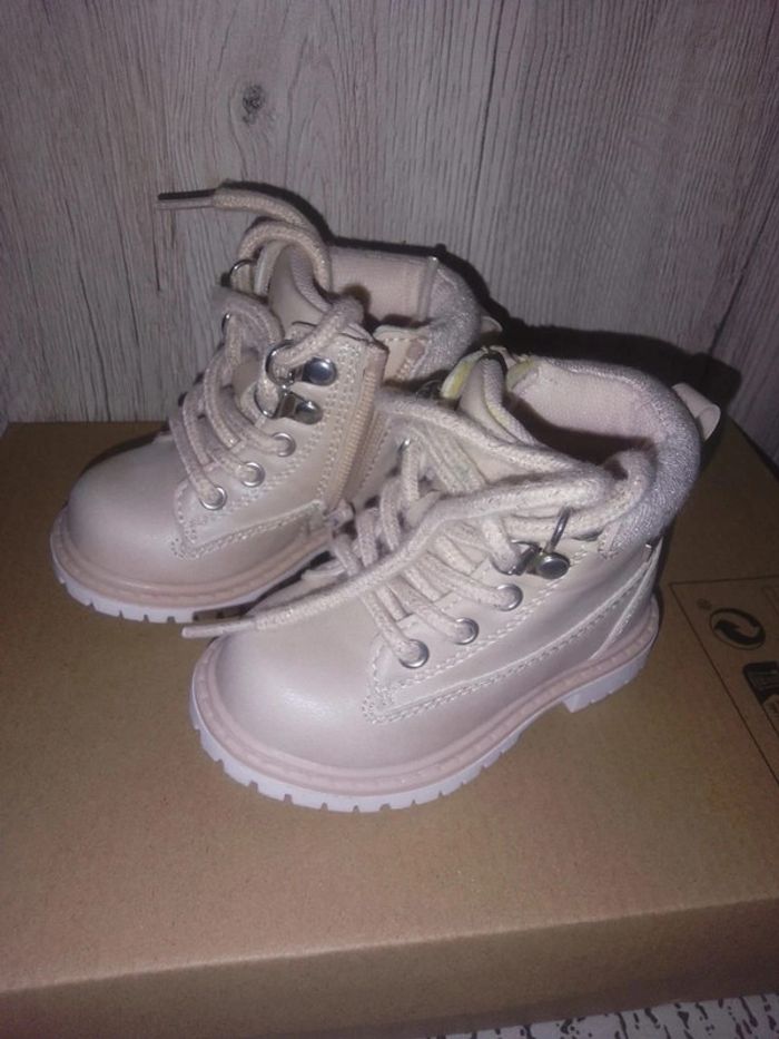 Paire de chaussures fille p:19 - photo numéro 2