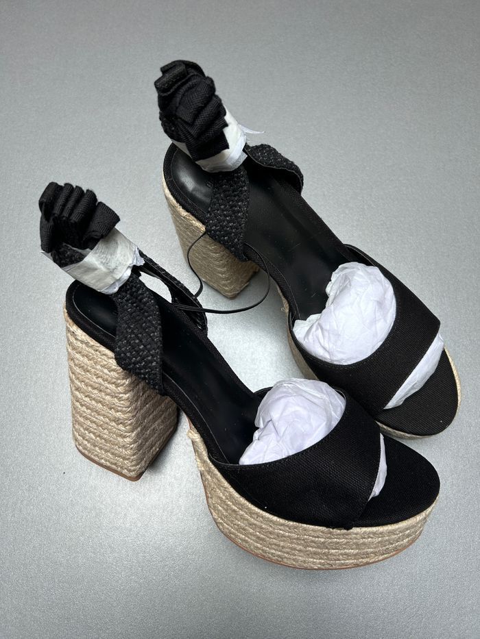 Sandales noires compensées à talons Bershka - Pointure 40 - photo numéro 1