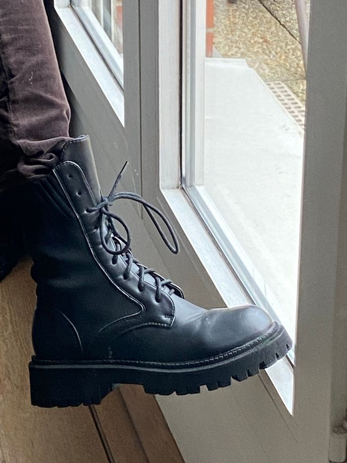 Bottines à lacets noires NAF NAF