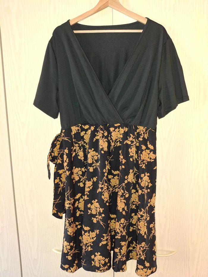 Robe noire et moutarde 1XL