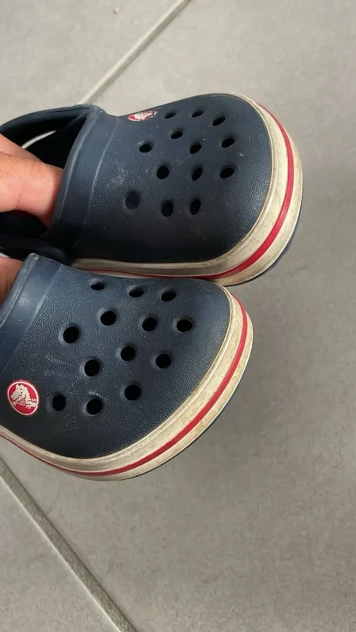 crocs enfant bleu marine – pointure C5 – bon état - photo numéro 2