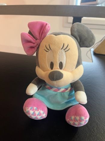 Peluche musicale Minnie – 22 cm assise