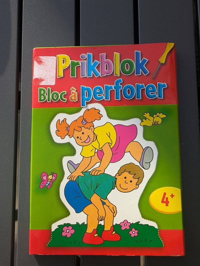 Bloc dessin à perforer Prikblok
