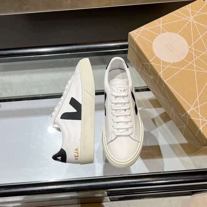 38:Baskets blanches VEJA disponibles. Un modèle prisé des célébrités et des blogueurs de mode en Eur - photo numéro 4