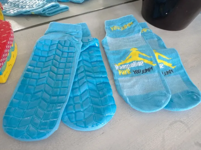Lot 2 paires de chaussettes antidérapantes - photo numéro 2