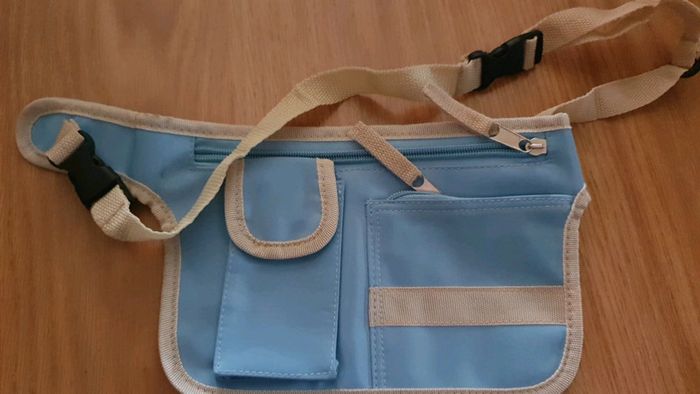 pochette banane bleu ciel