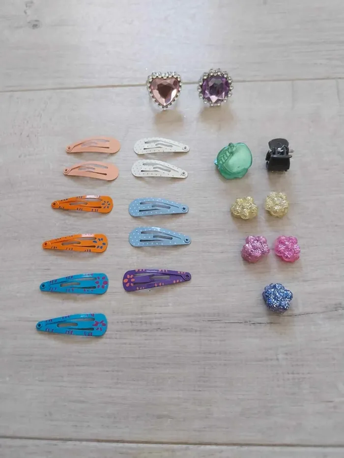 Lot de petits accessoires pour cheveux