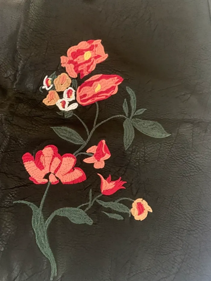 Jupe camaïeu simili cuir taille 38 motif fleurs - photo numéro 4