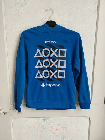 Sweat a capuche  taille 11 12 ans