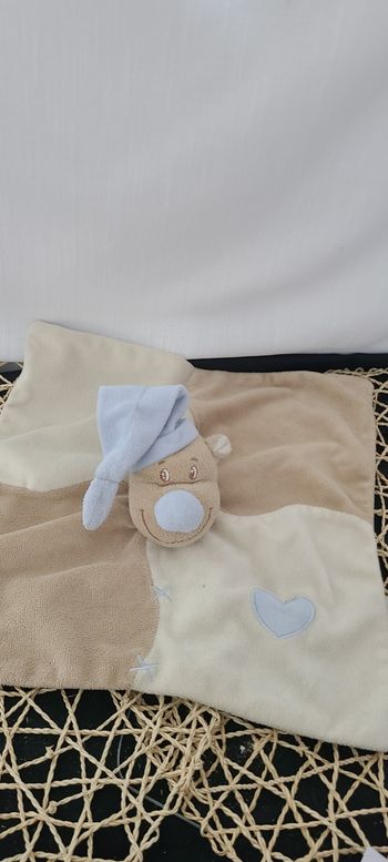 Doudou plat ours bleu beige Manon et Valentin