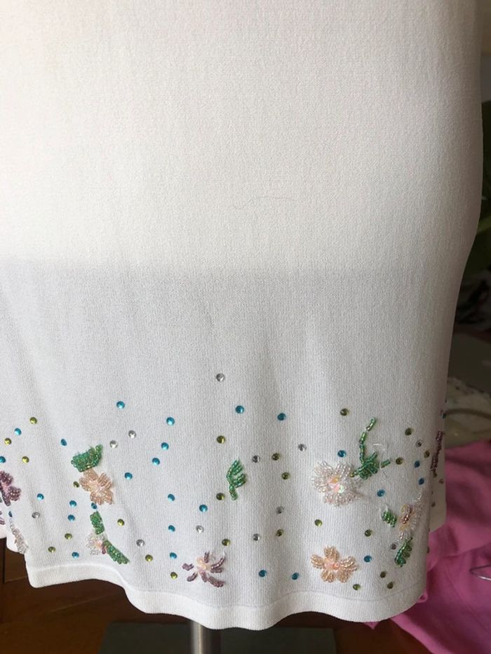 Très joli haut blanc avec perles - photo numéro 4
