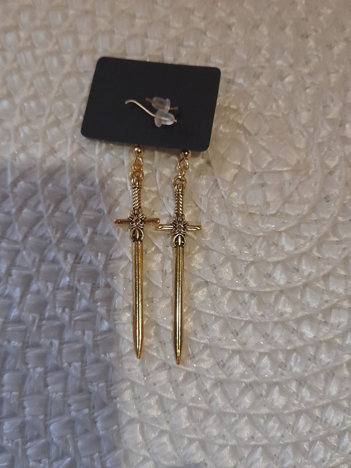 Paire de boucle d oreille artisanal epée - photo numéro 3