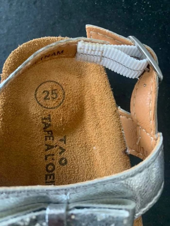Tong neuve noeud tape à l’œil pointure 25 - photo numéro 3