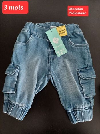 Jean serré en bas fille 3 mois