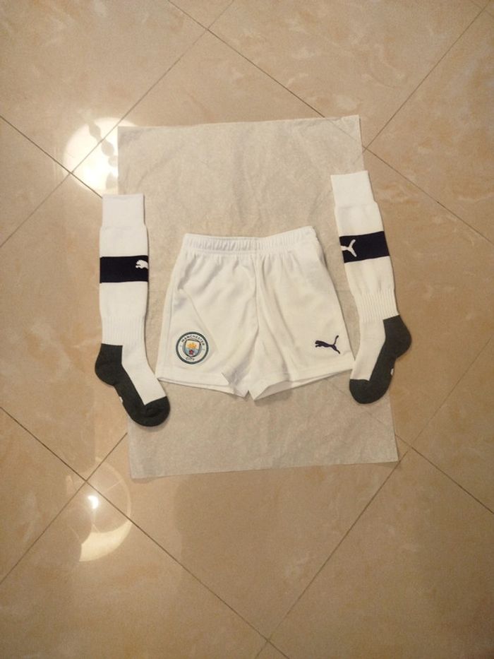 Tenue de foot Puma, équipe Manchester City taille 4/5  ans authentique neuf - photo numéro 14