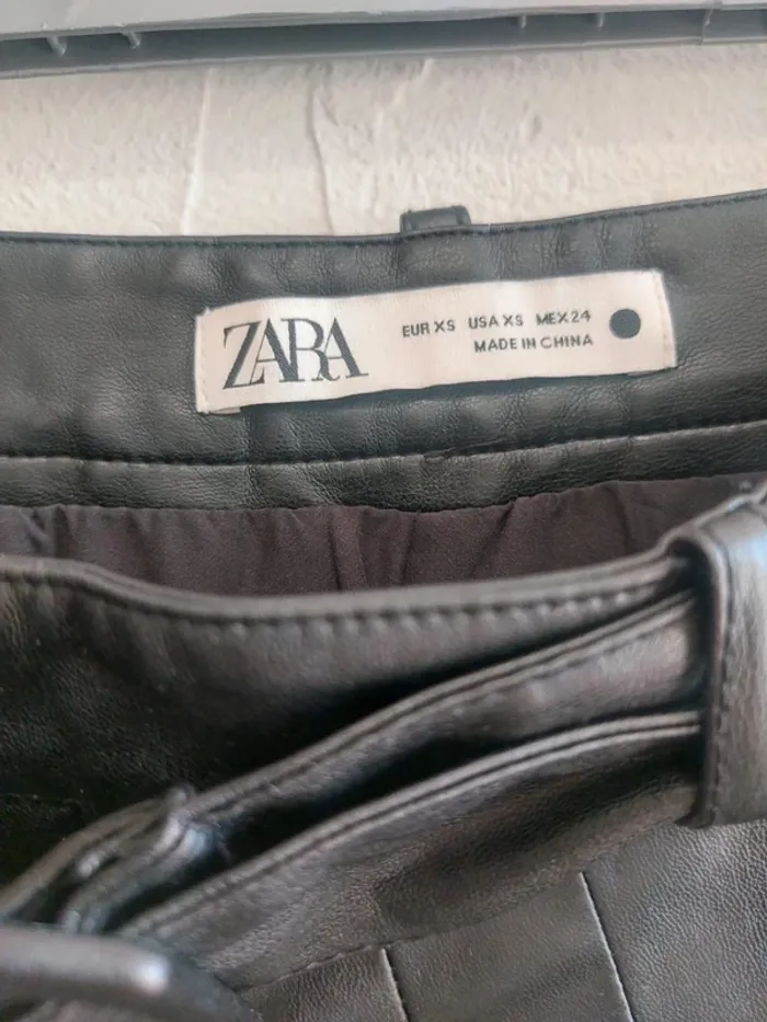 Jupe patineuse en similicuir Zara Taille XS - photo numéro 4