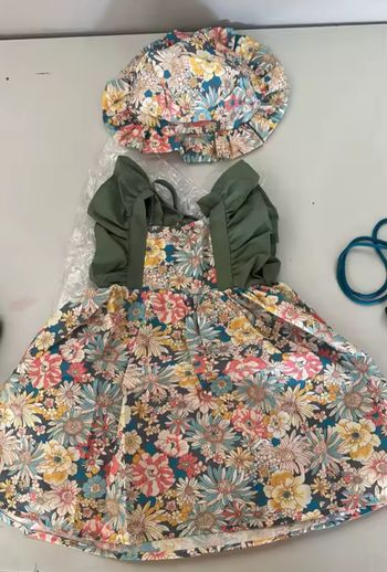 Adorable robe d’été fleurie + chapeau assort