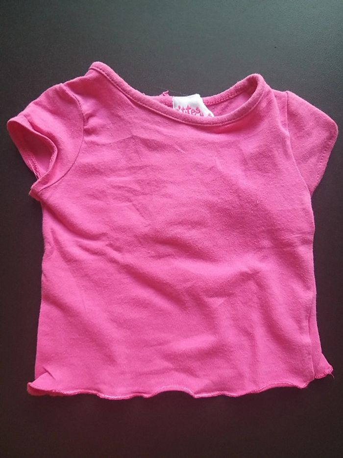 Joli t-shirt manche courte en 3 mois