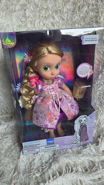 Poupée disney animator édition spéciale Raiponce disney store - disneyland paris (prévoir chargement de pile)