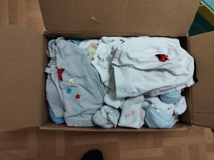 Vend 2 lots de vetements 1mois - photo numéro 3
