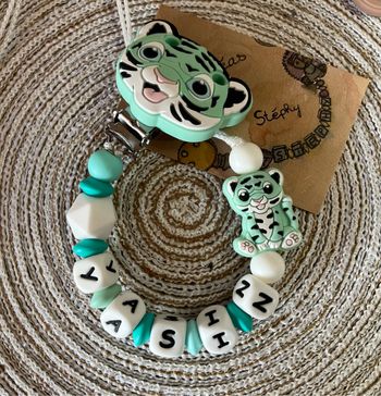 Attache tétine tigre