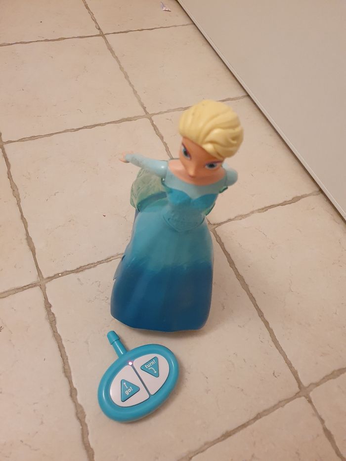 Reine des neiges télécommandée - photo numéro 2