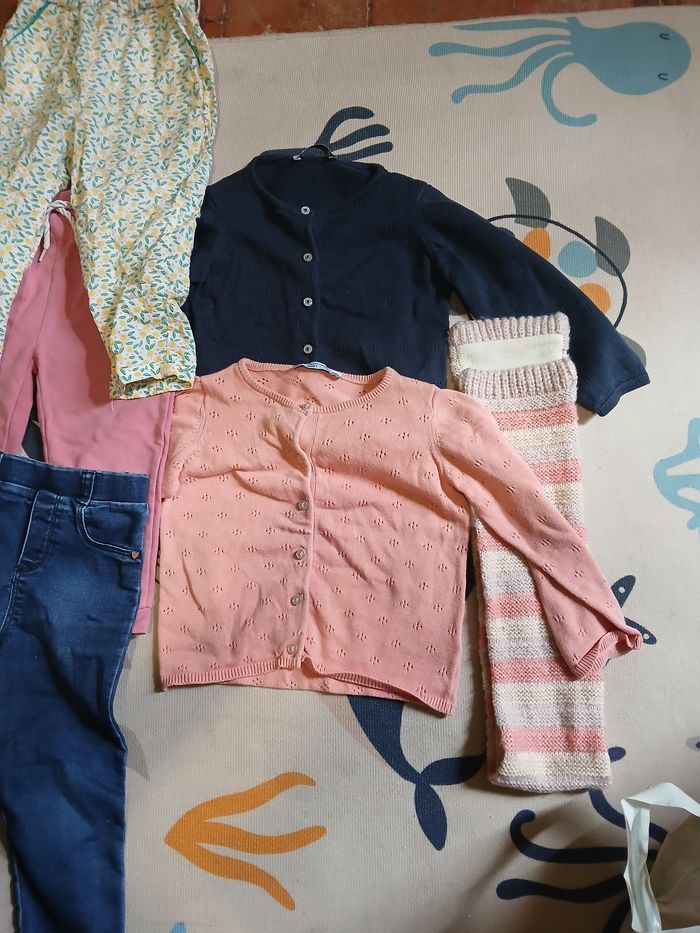 Lots de vêtements fille 2 ans - photo numéro 2
