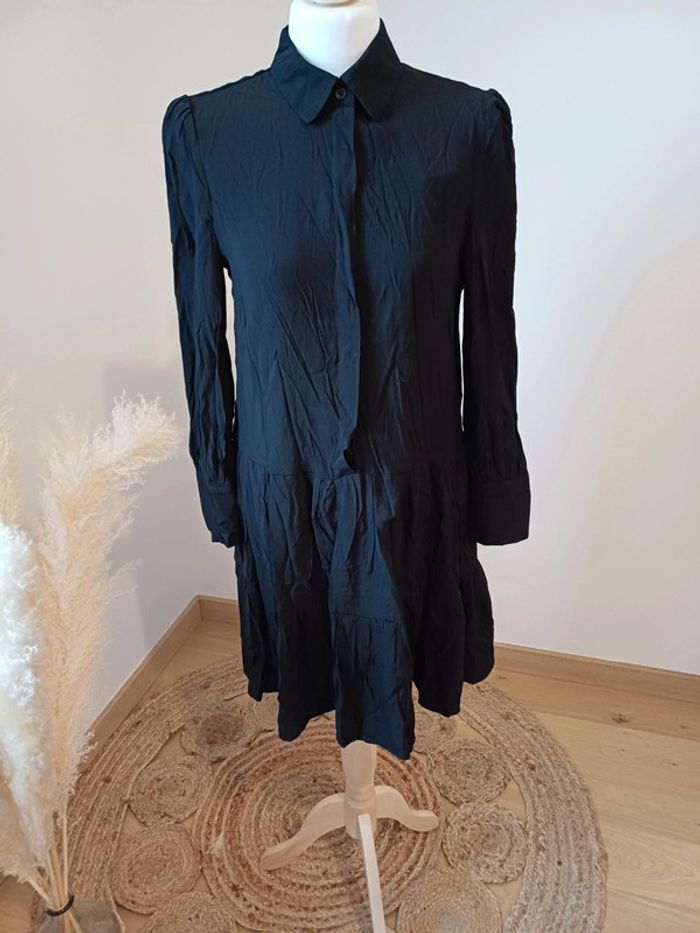 Petite robe noire boutonnée neuve Yehwang taille S/M 36/38 - photo numéro 2