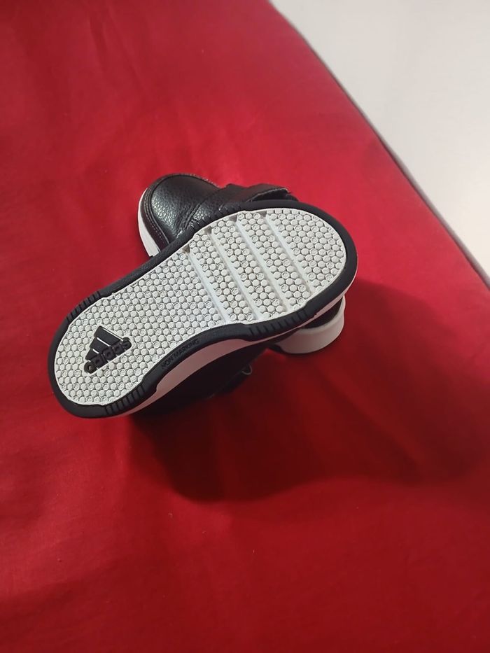 Adidas pratiquement neuf , porté une fois - photo numéro 2