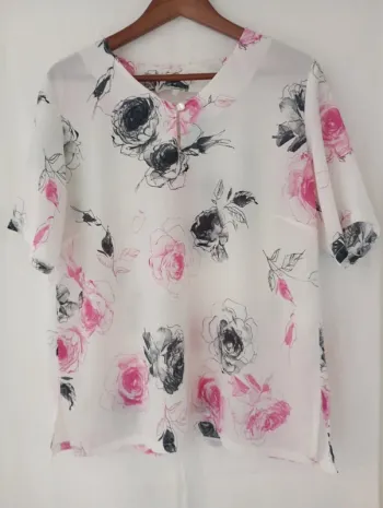 Blouse fleuri taille 46 blanche rose gris