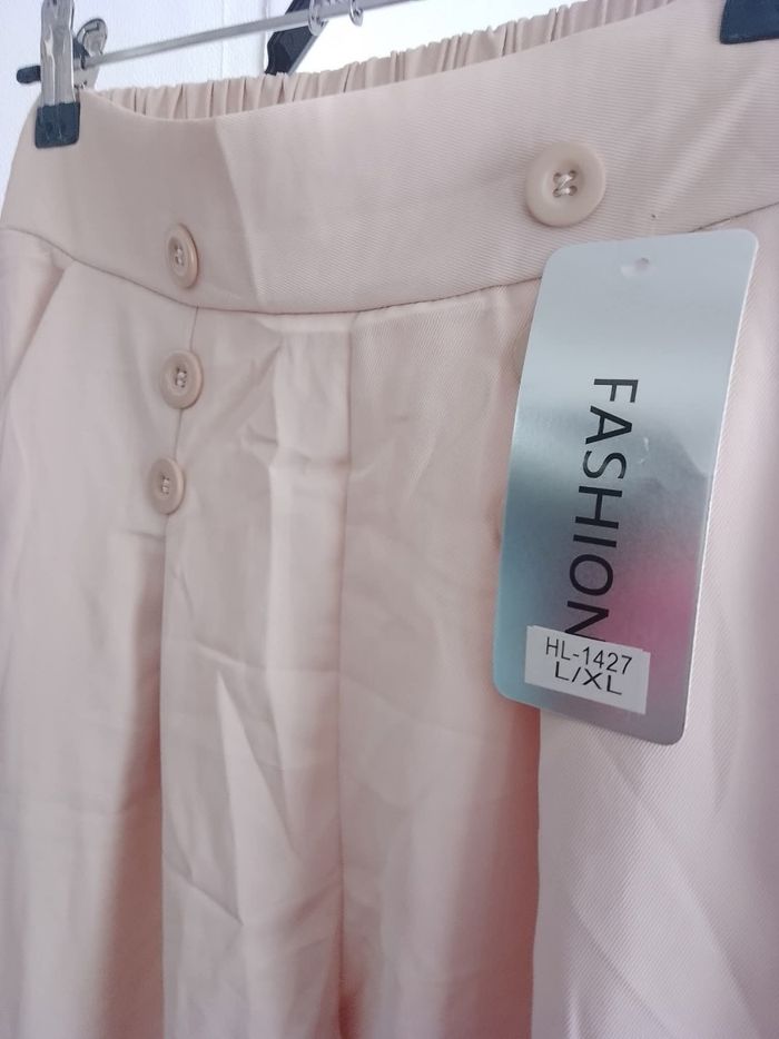 Pantalon neuf - photo numéro 2