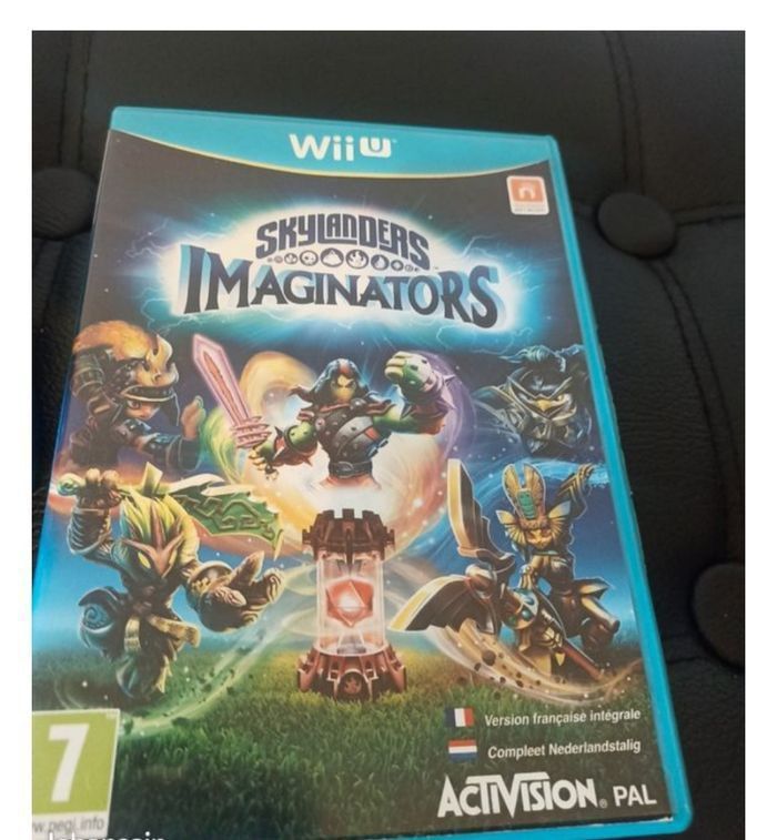 Console Nintendo Wii U édition limitée Super Mario Maker avec 3 jeux et figurines - photo numéro 6