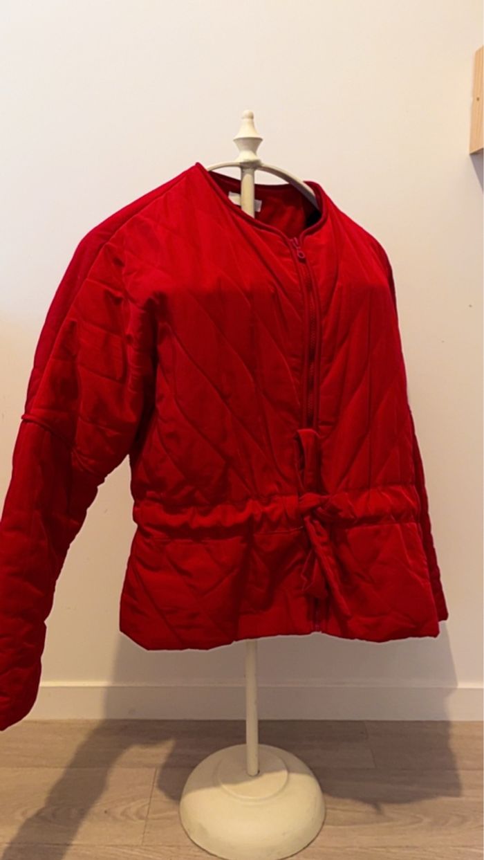 Veste mi-saison rouge avec cienture - photo numéro 6
