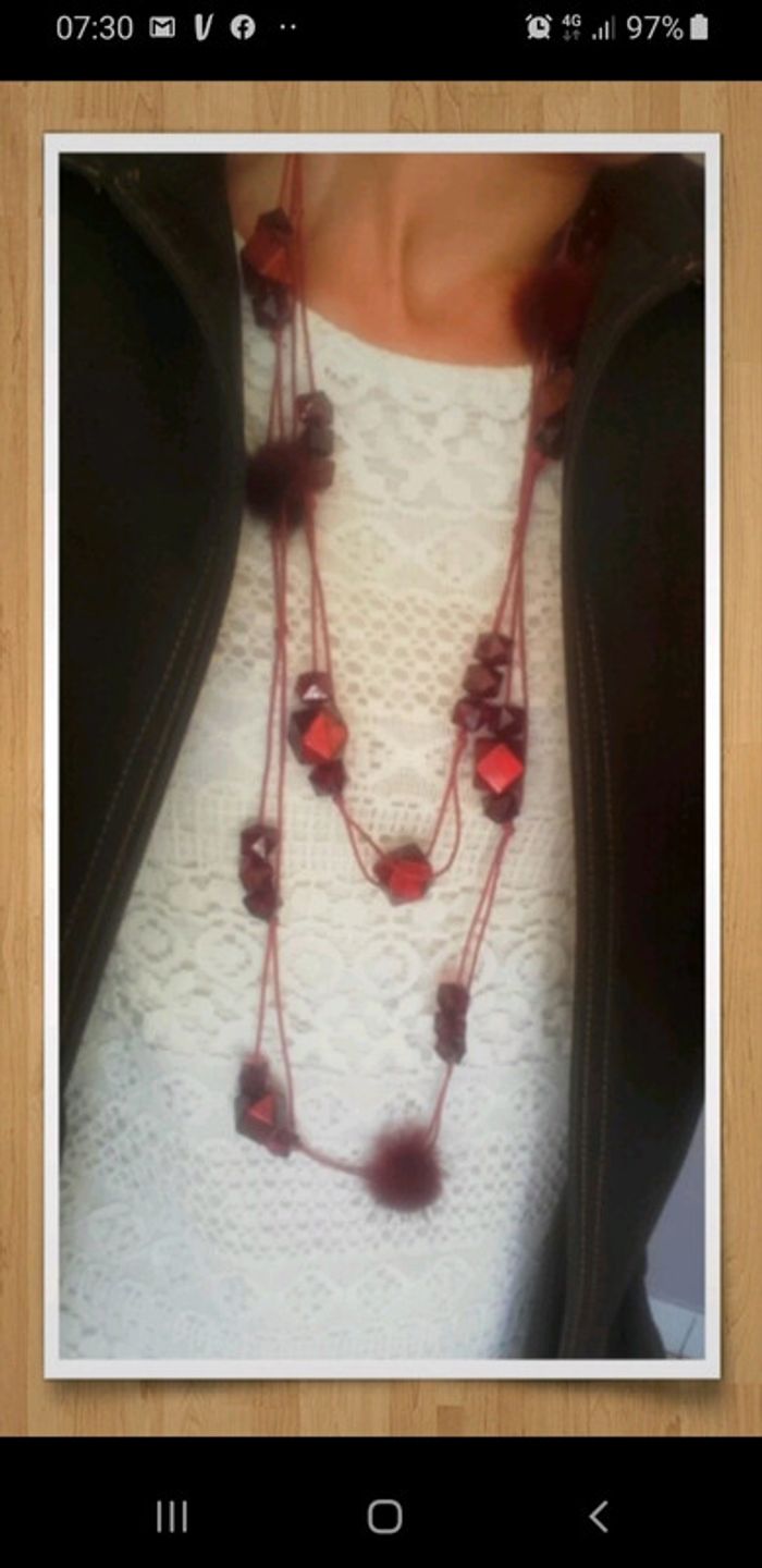 Accessoire de mode collier fantaisie bijou femme rouge Bordeau perles et pompons