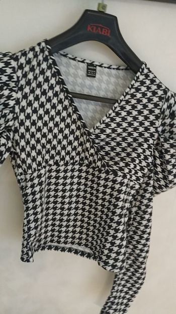 Haut a motifs noir et blanc taille xs