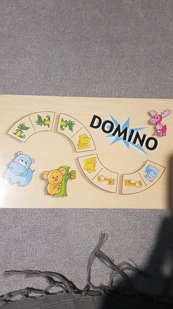 Domino des animaux.  En bois