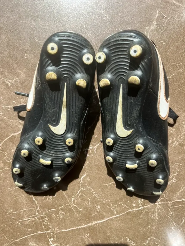 Chaussures crampons football Nike - photo numéro 4