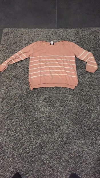 Pull en laine léger rose poudré rayé blanc