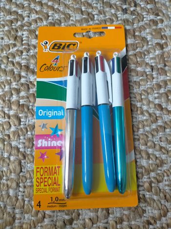 Lot 4 stylos  Bic