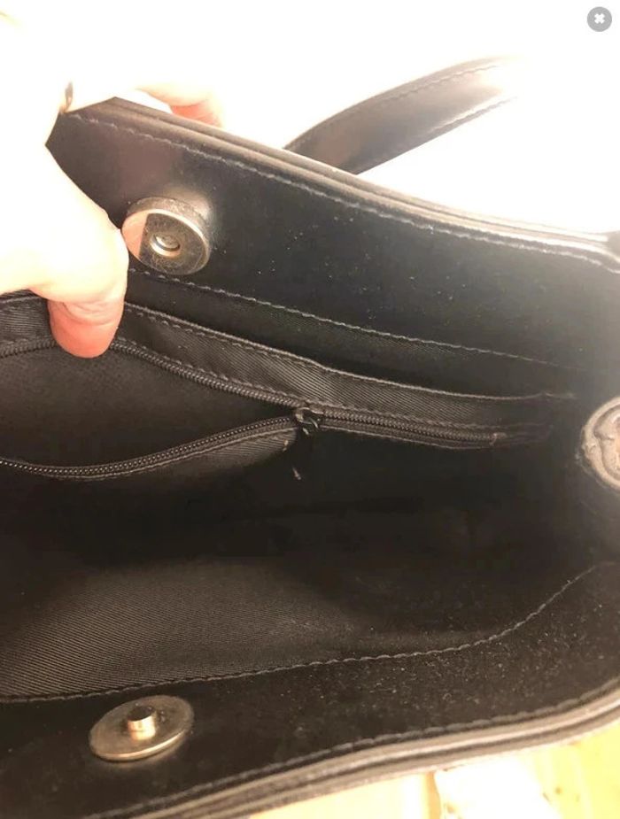 Minelli ravissant sac à main noir TBE🔆 cuir tout doublé L27 x H21 cm et 37 cm avec lanière P 10 cm - photo numéro 3
