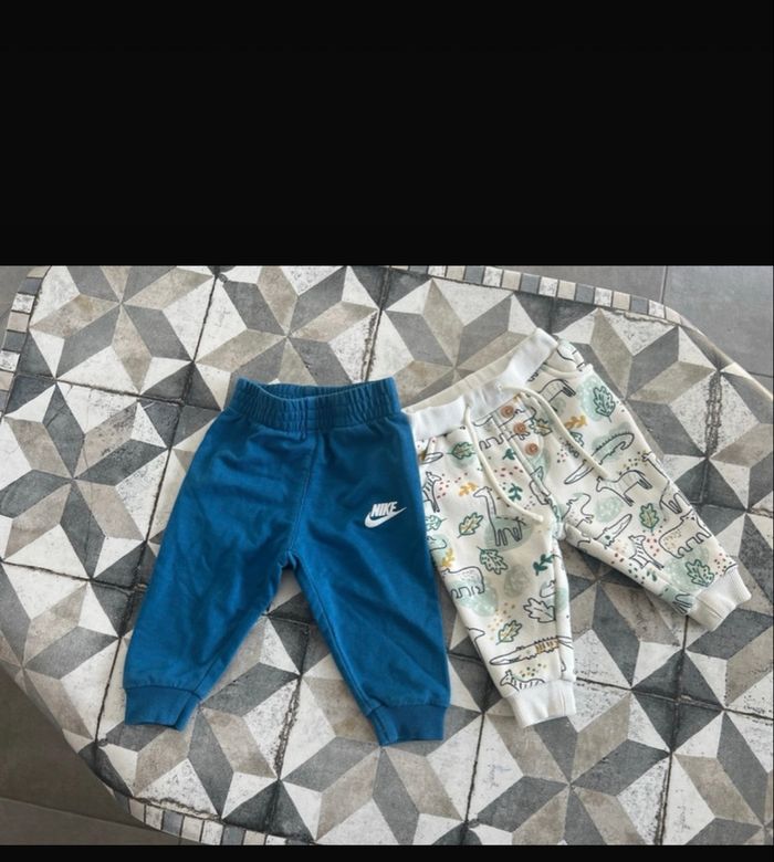 Lot de 2 joggings 6 mois.