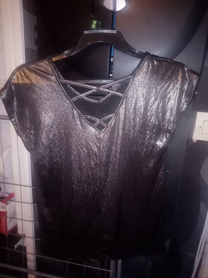 Tee-shirt pailleté - photo numéro 2