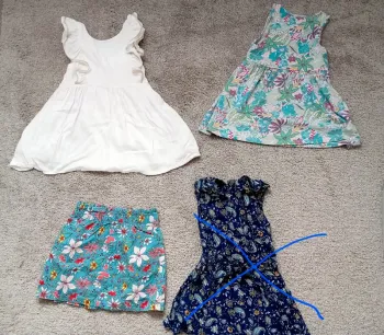 Lot 2 robes + 1 jupe 4 ans