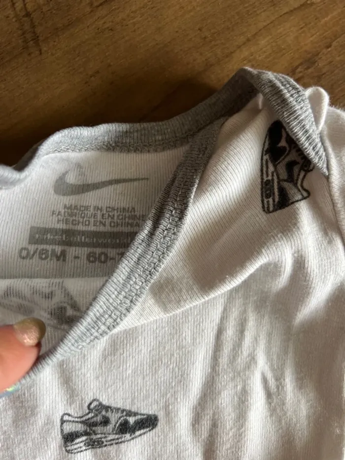 Lot de 2 bodies Nike 3/6 mois - photo numéro 5