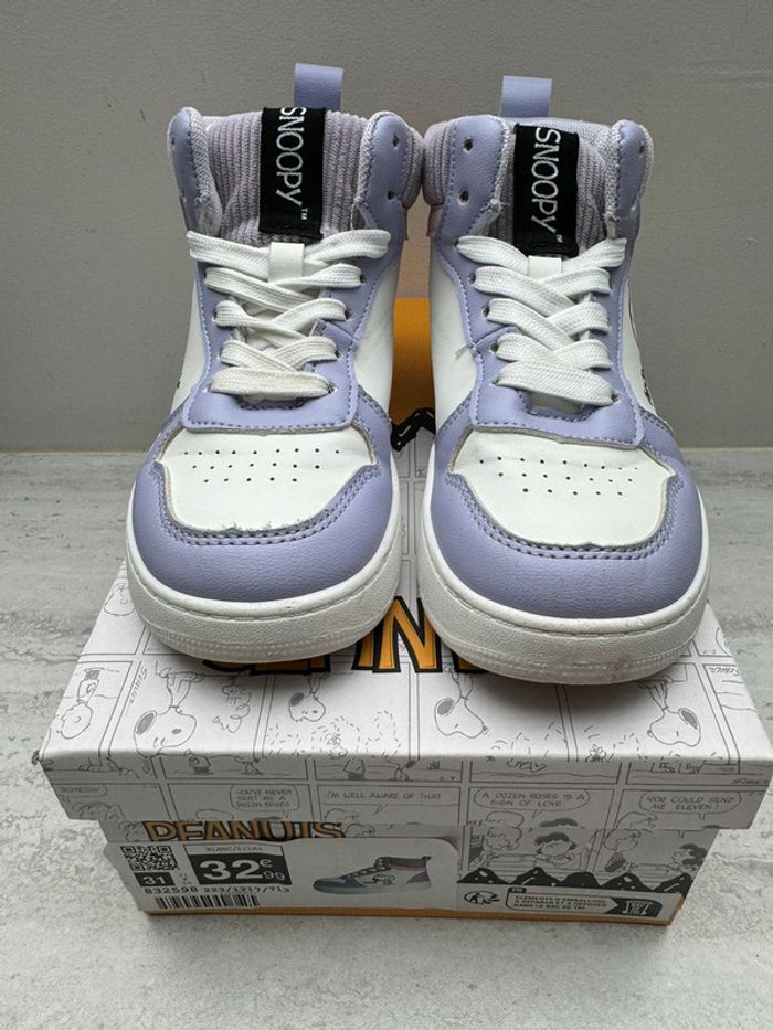 Chaussures Snoopy blanche et violette T31 TBE