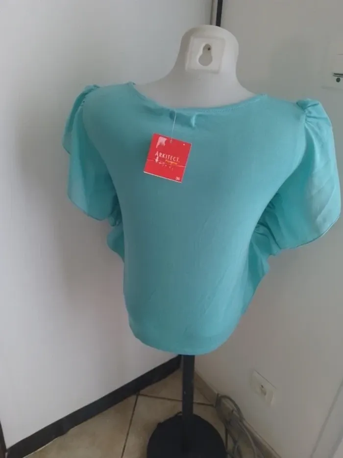 haut avec froufrou taille 36- arkitech - neuf - photo numéro 3