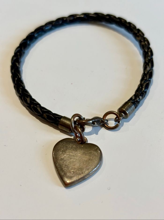 Bracelet cuir noir tressé avec pendentif cœur en métal - photo numéro 3
