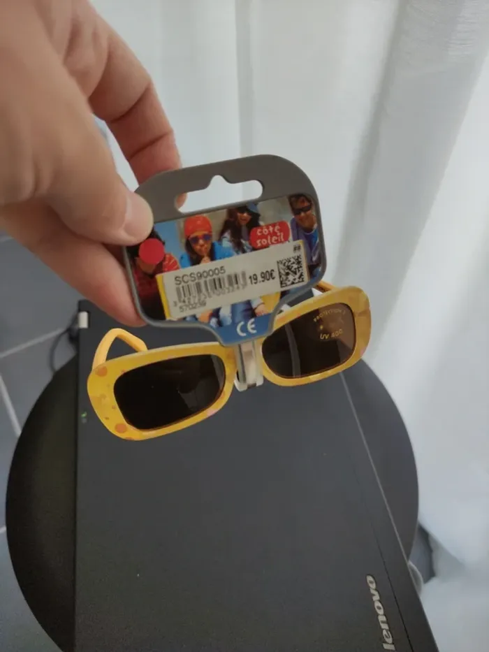 Lunette de soleil neuve avec étiquette 6-12 mois - photo numéro 2