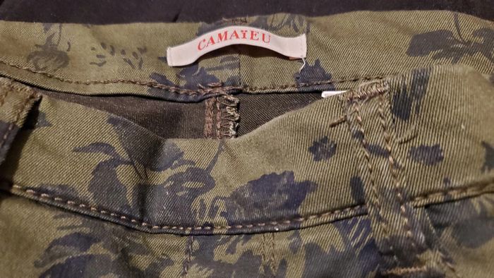 Très joli pantalon kaki motif floral de marque Camaïeu S - photo numéro 7