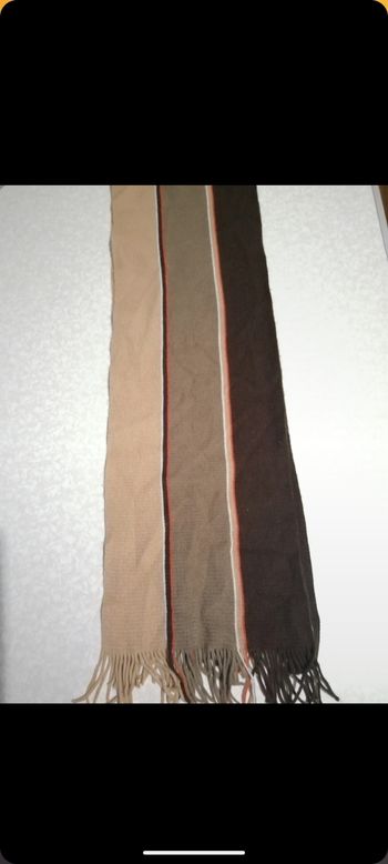 Écharpe vintage à rayures.